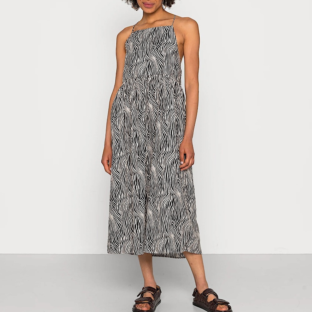 NWOT Levi’s Amalijia Zebra Print Midi Dress - Picture 3 of 16